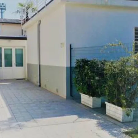 Con Depandance Vicino Al Mare Vakantiehuis Viareggio