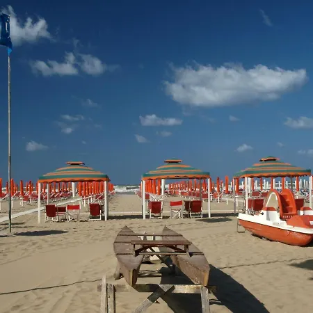 Con Depandance Vicino Al Mare *